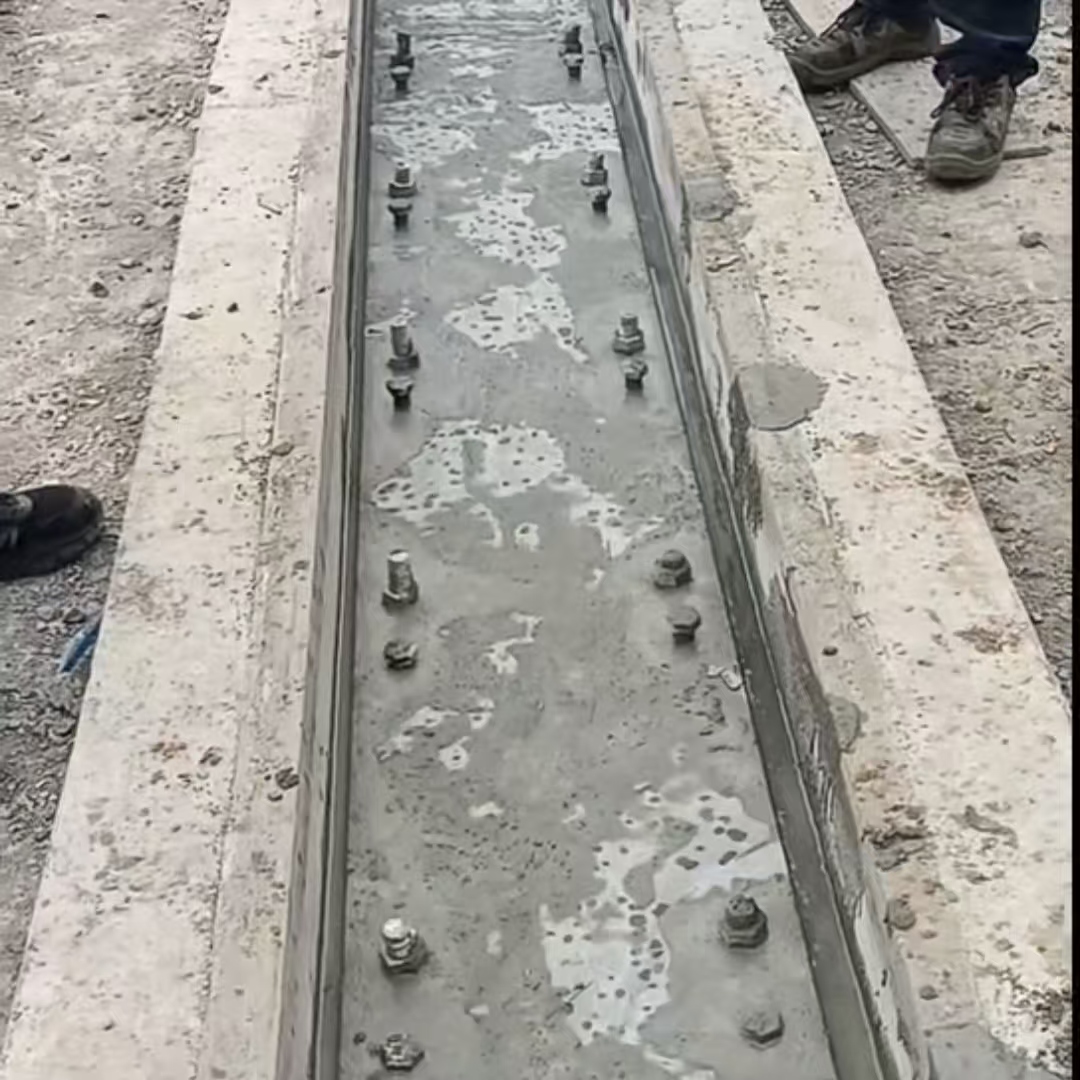 鸡西港口码头起重机龙门吊重型机械设备稳固用早强快凝轨道胶泥